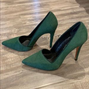 Alice + Olivia Shoes - Alice and Olivia ✨NWOT✨Pony Hair Pump Alice + Olivia Shoes - Alice and Olivia ✨NWOT✨Pony Hair Pump